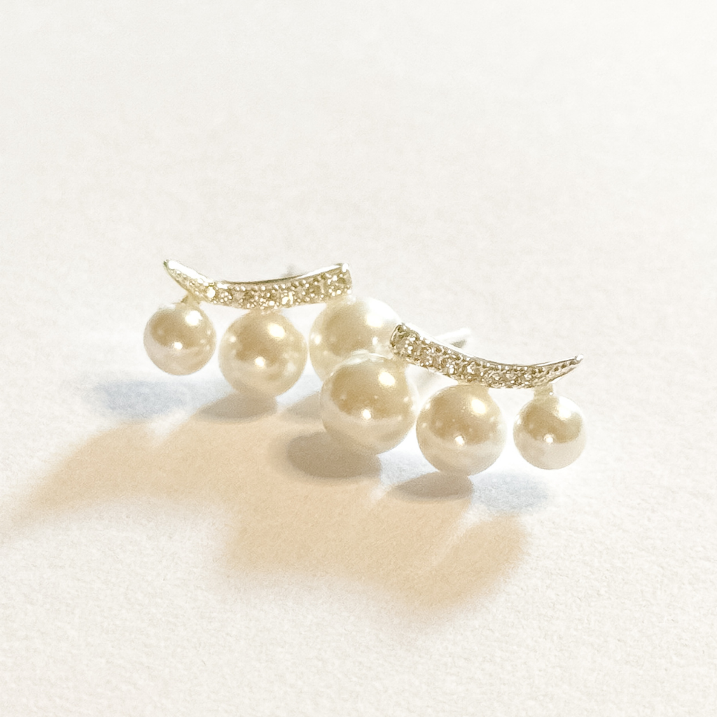 Brinco Ear Cuff Detalhe com Zircônia e Pérola em Prata 925